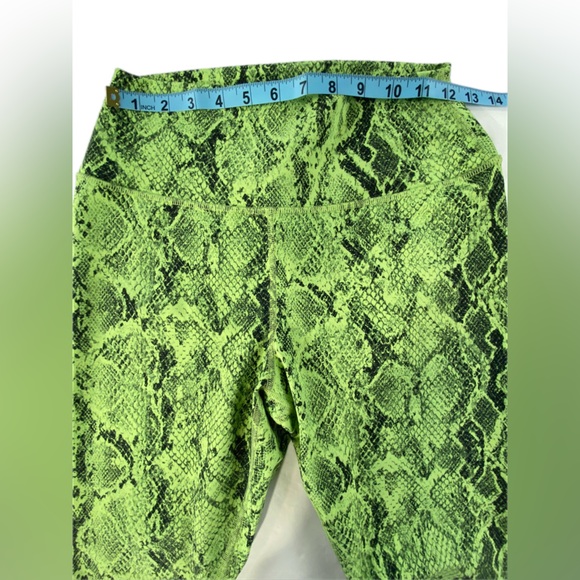 Alo high waist Vapor legging snakeskin green Large EUC - Picture 6 of 16